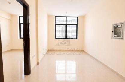 Apartment - 1 - 1 for rent in Hamdan Street - Abu Dhabi