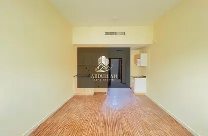 Apartment - 1 Bathroom for rent in Muwailih Building - Muwaileh - Sharjah