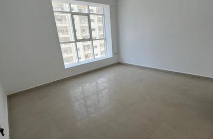 Apartment - 1 - 1 for rent in Al Wahda Building - Al Majaz 2 - Al Majaz - Sharjah