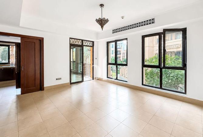 Bright | Corner Unit | Low Floor | Vacant Soon