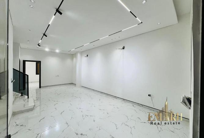 83671729 - Property Image 3