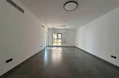 Apartment - 3 - 5 for rent in Al Majaz 3 - Al Majaz - Sharjah