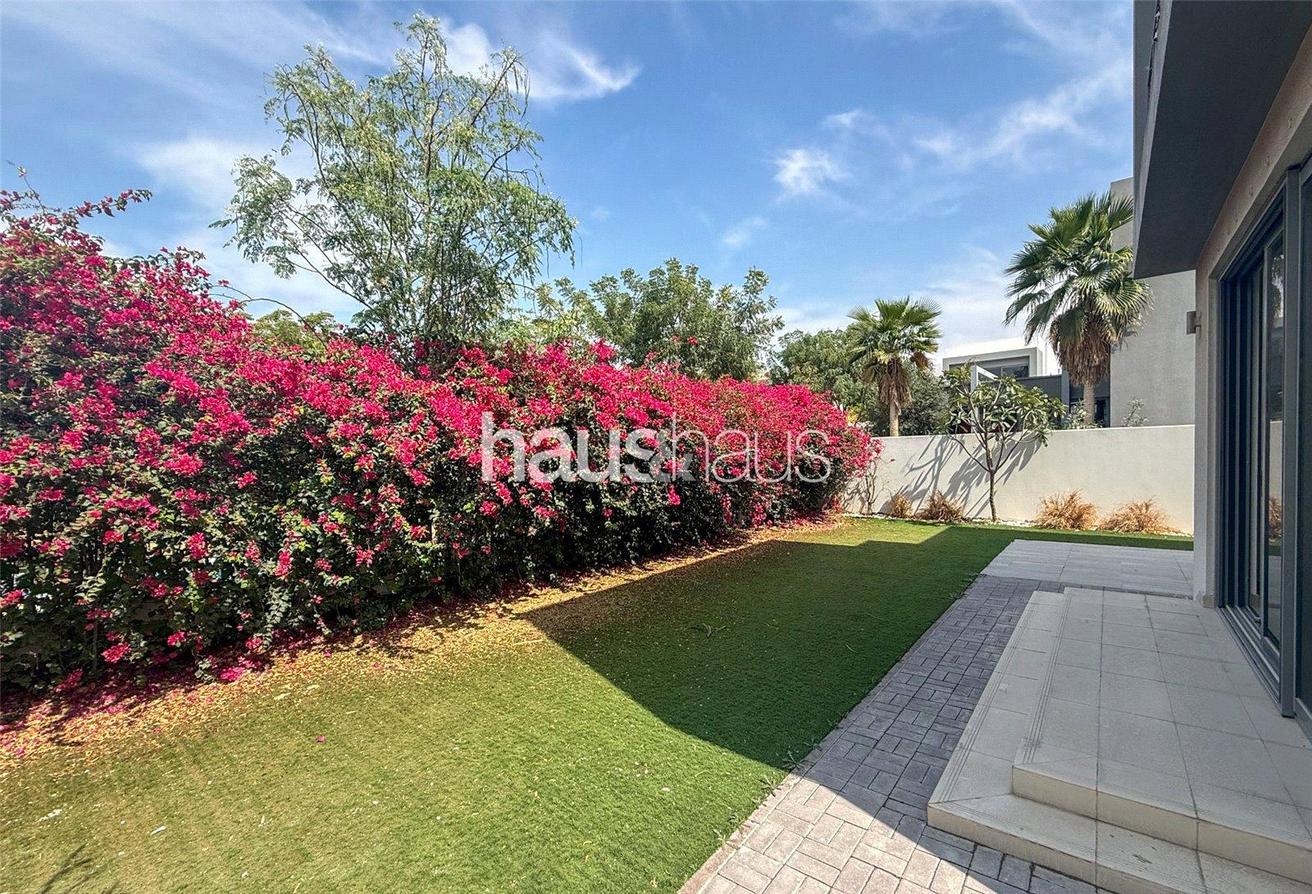No.1 Location | Family Home | Full Park Views photo 4