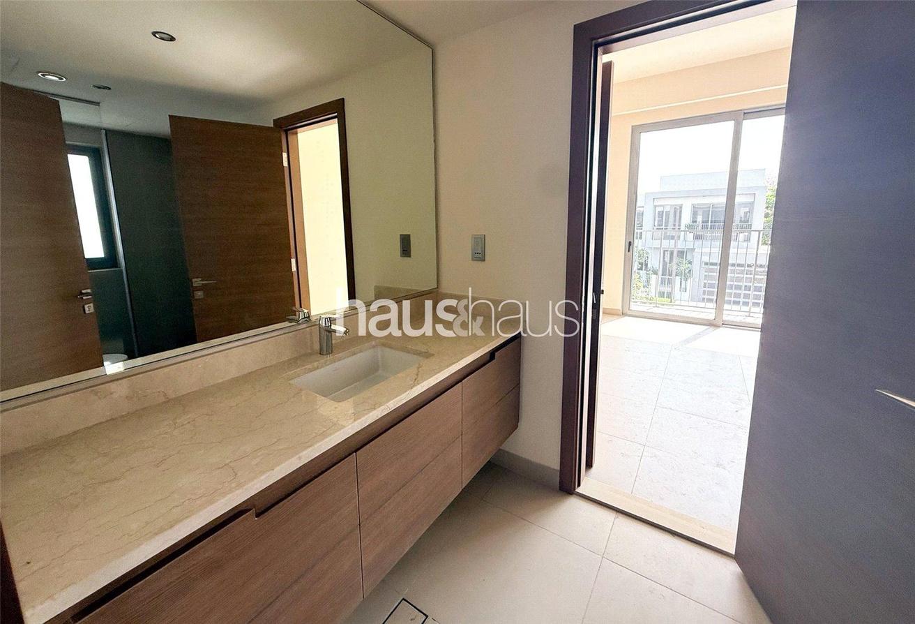 No.1 Location | Family Home | Full Park Views photo 11