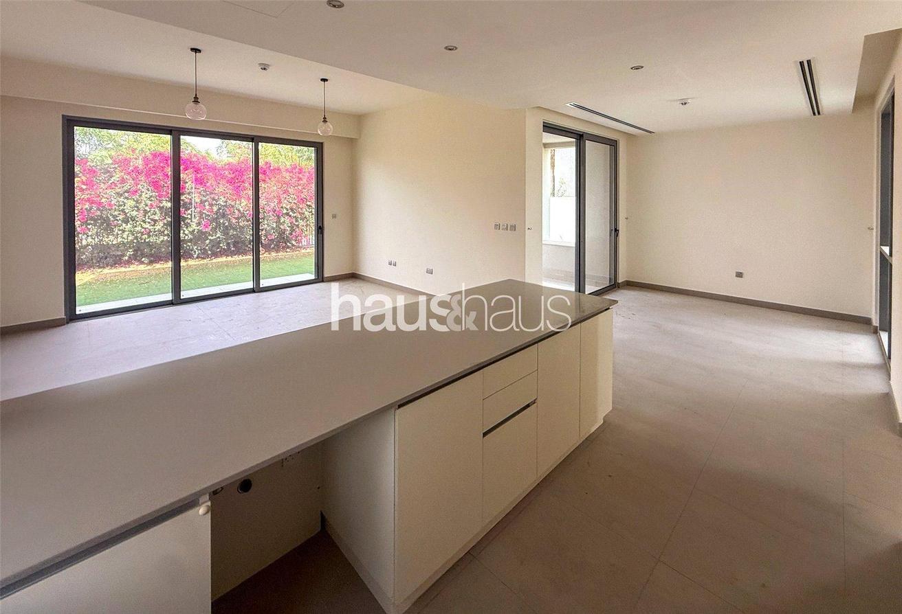 No.1 Location | Family Home | Full Park Views photo 6