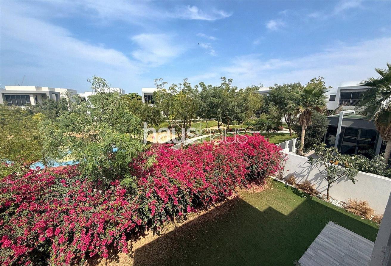 No.1 Location | Family Home | Full Park Views photo 3