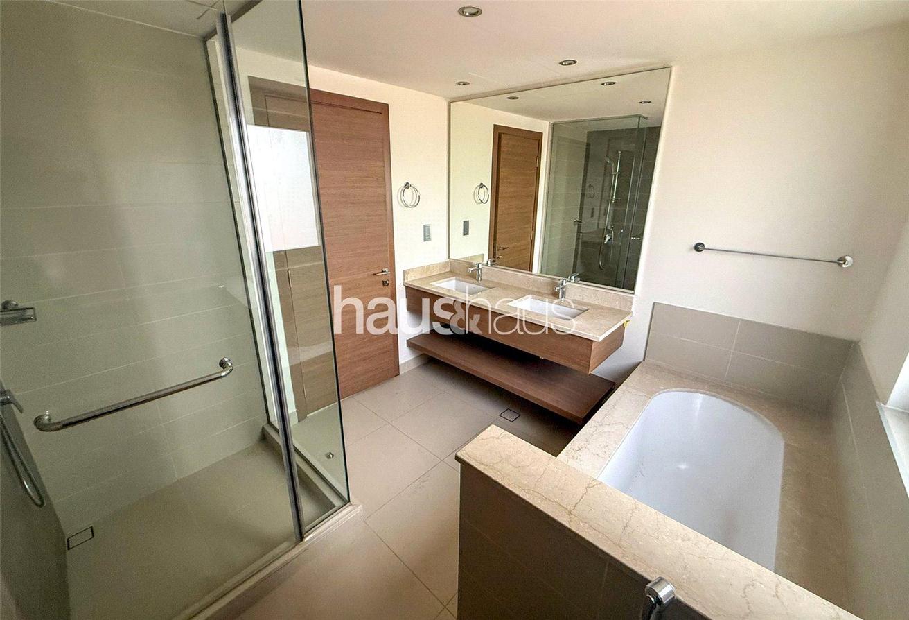 No.1 Location | Family Home | Full Park Views photo 9