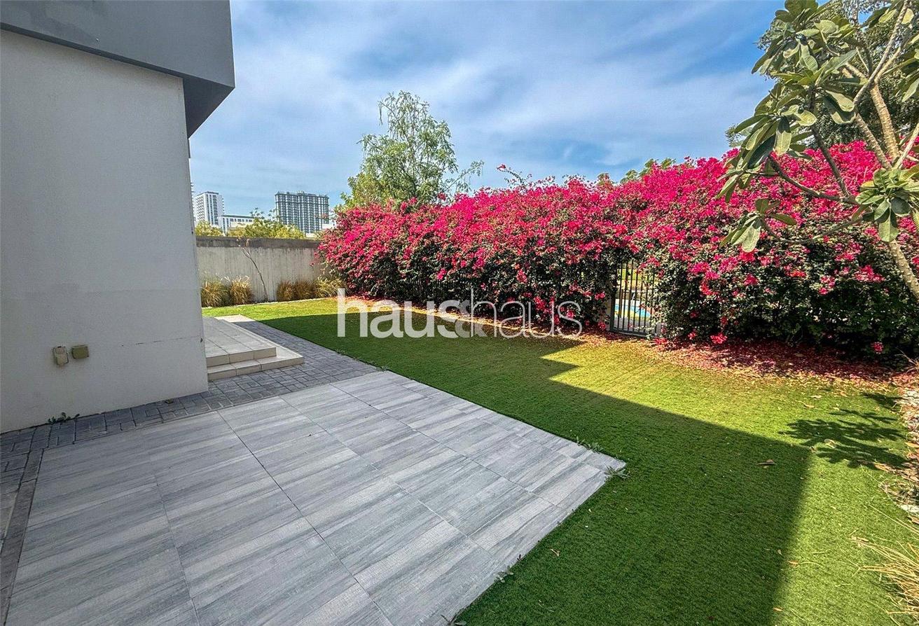 No.1 Location | Family Home | Full Park Views photo 2