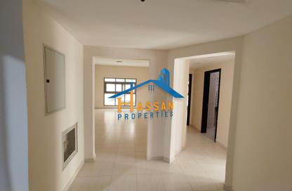 Apartment - 2 - 2 for rent in Yasmeen Tower - Al Majaz 2 - Al Majaz - Sharjah