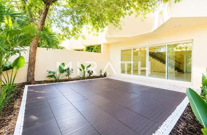 Villa - 4 Bedrooms - 4 Bathrooms for rent in Jumeirah 1 Villas - Jumeirah 1 - Jumeirah - Dubai
