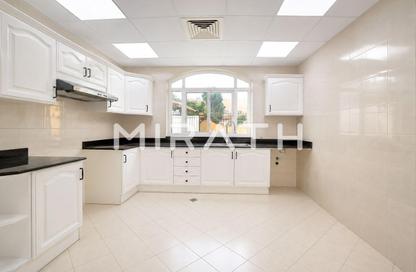 Villa - 4 Bedrooms - 4 Bathrooms for rent in Jumeirah 1 Villas - Jumeirah 1 - Jumeirah - Dubai