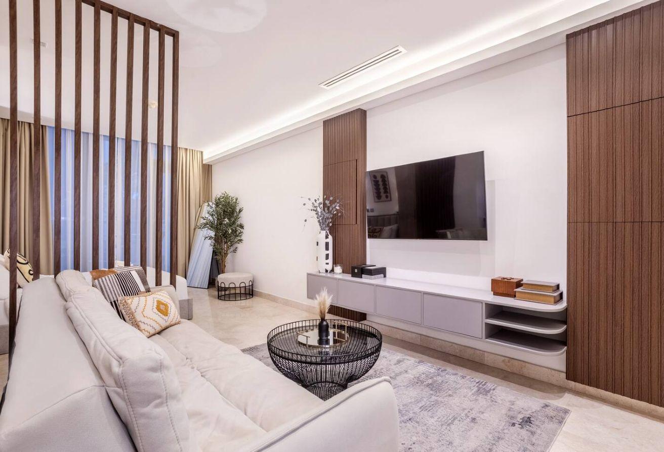FULLY FURNISHED | VACANT SOON | UPGRADED photo 4
