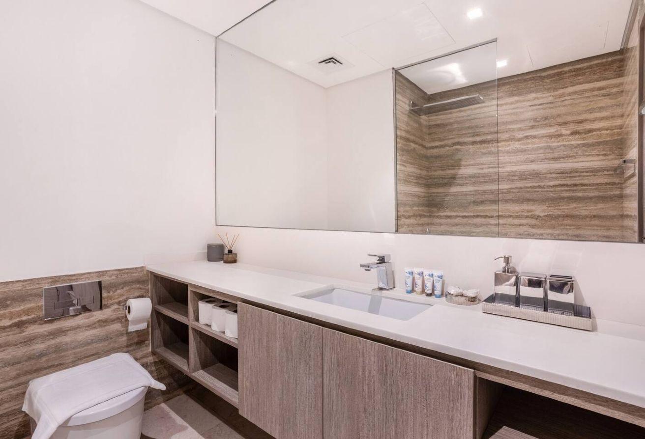 FULLY FURNISHED | VACANT SOON | UPGRADED photo 7