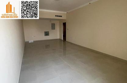 Apartment - 3 Bedrooms - 3 Bathrooms for rent in Al Jurf 2 - Al Jurf - Ajman Downtown - Ajman
