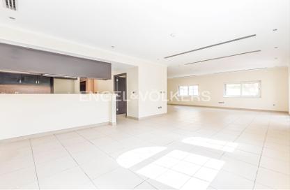 Villa - 3 - 3 for sale in District 8 - Jumeirah Park - Dubai