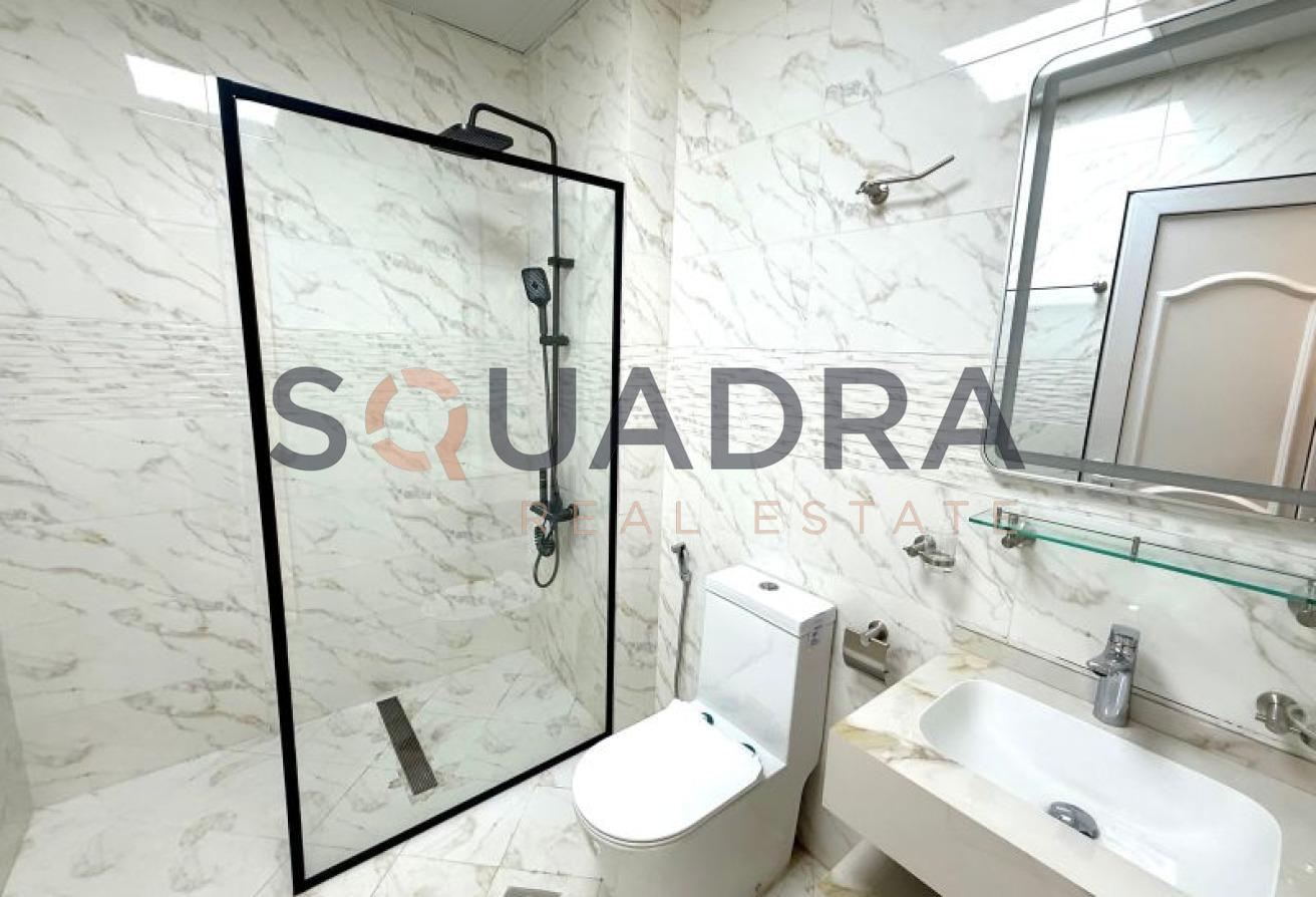 Spacious Family Home | Brand New | Easy Access photo 14