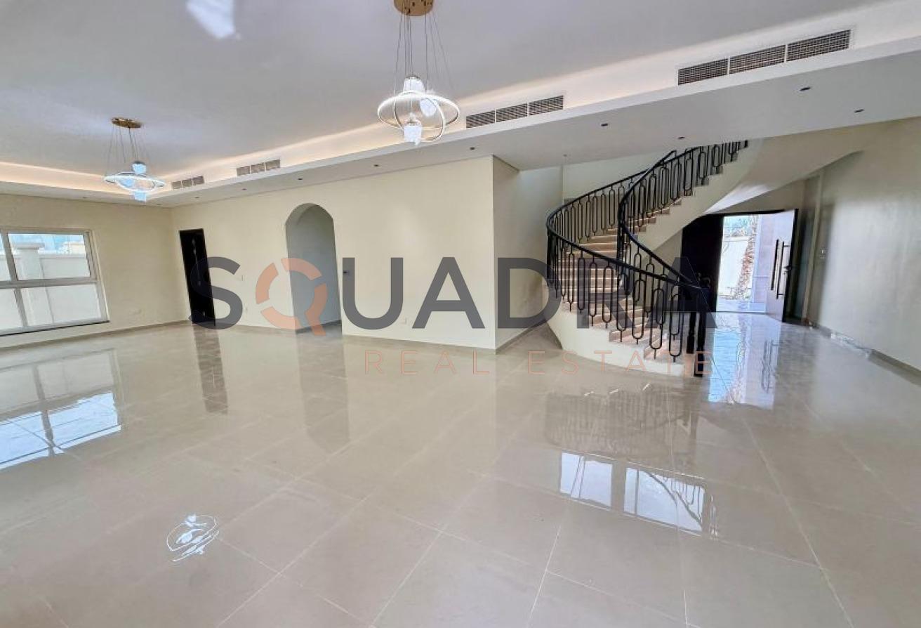 Spacious Family Home | Brand New | Easy Access photo 4