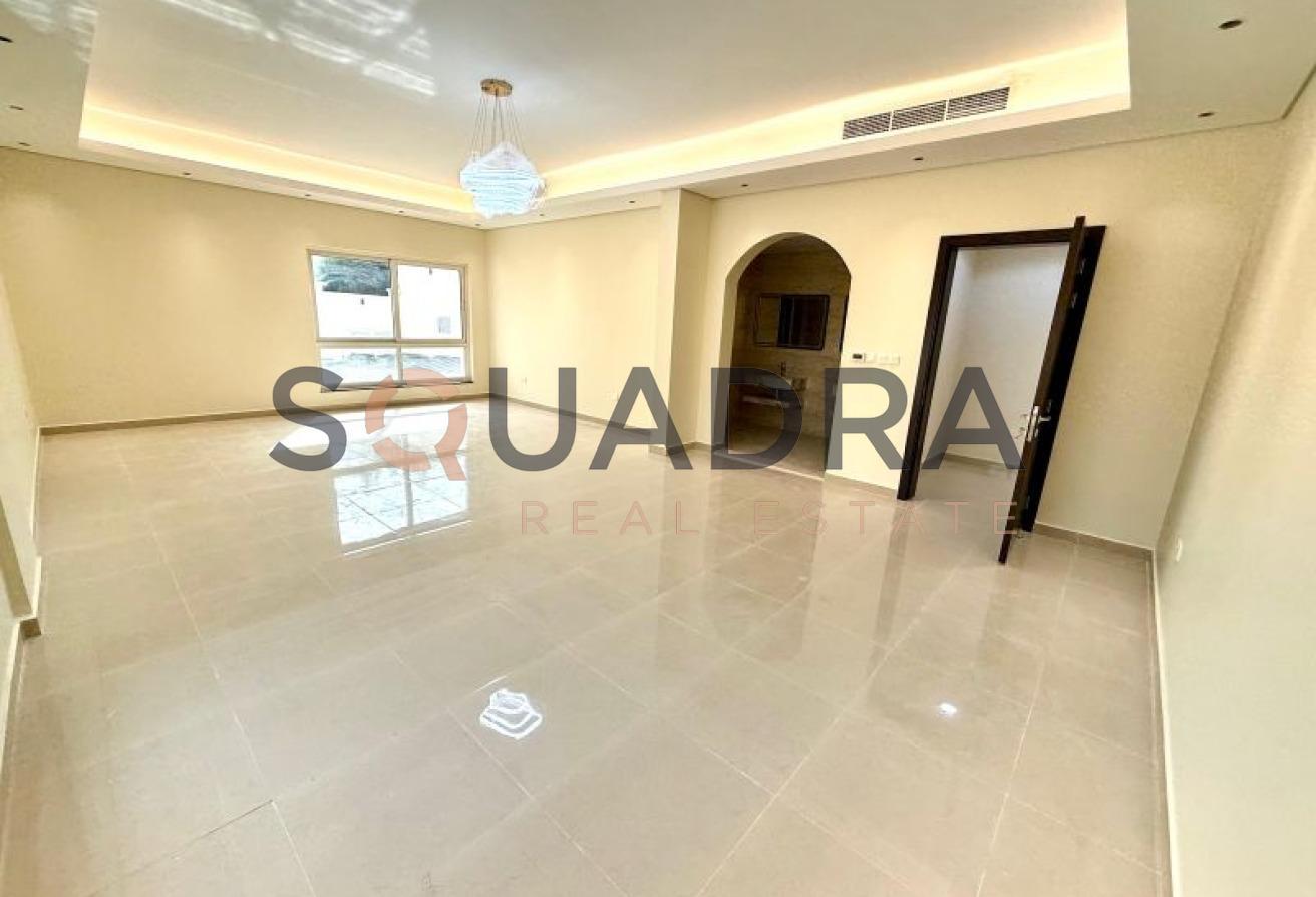 Spacious Family Home | Brand New | Easy Access photo 3