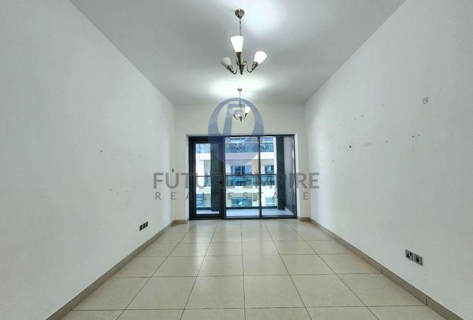 74240405 - Property Image 2