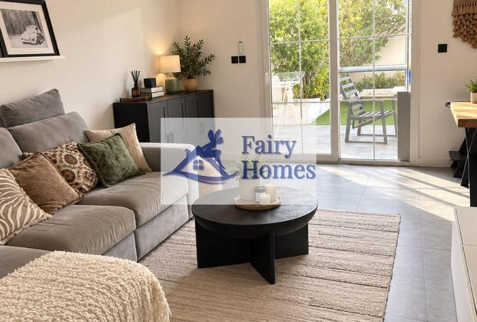 2-bed villa in Springs 5 · Unfurnished · Upgraded — photo 2