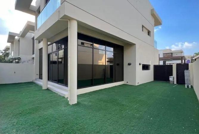 2OieixoKqKu - Property Main Image