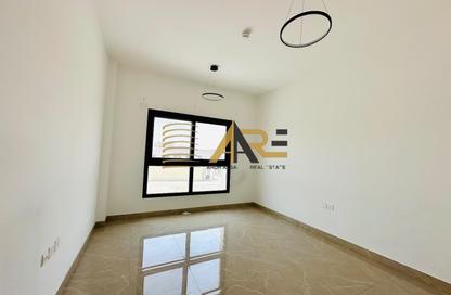 Apartment - 2 Bedrooms - 3 Bathrooms for rent in Hoshi 1 - Hoshi - Al Badie - Sharjah