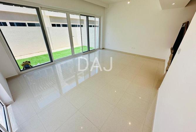 98703323 - Property Image 3