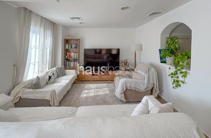 Villa - 3 Bedrooms - 3 Bathrooms for rent in Springs 10 - The Springs - Dubai