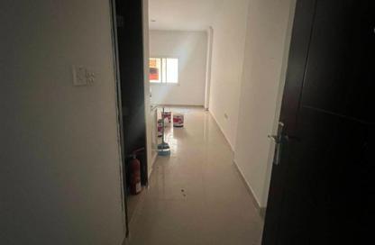 Apartment - Studio - 1 Bathroom for rent in Al Mowaihat 1 - Al Mowaihat - Ajman Apartment - Studio - 1 Bathroom for rent in Al Mowaihat 1 - Al Mowaihat - Ajman