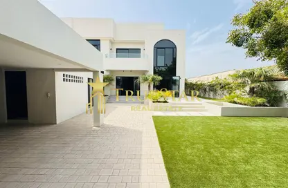 Villa - 5 Bedrooms - 5 Bathrooms for rent in Jumeirah 1 Villas - Jumeirah 1 - Jumeirah - Dubai