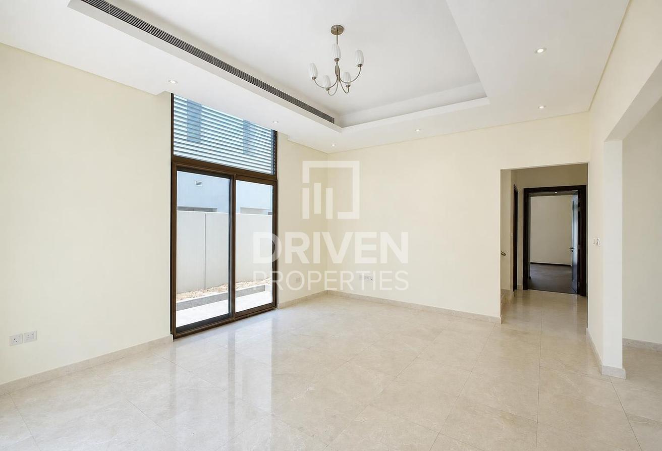 Standalone Villa | Upgraded | Spacious Living photo 9