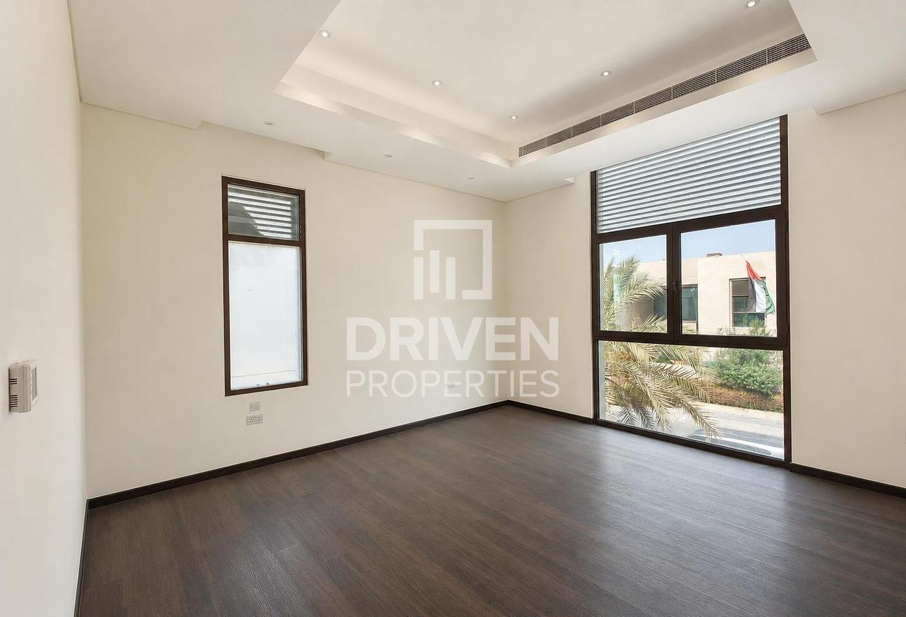 Standalone Villa | Upgraded | Spacious Living photo 11