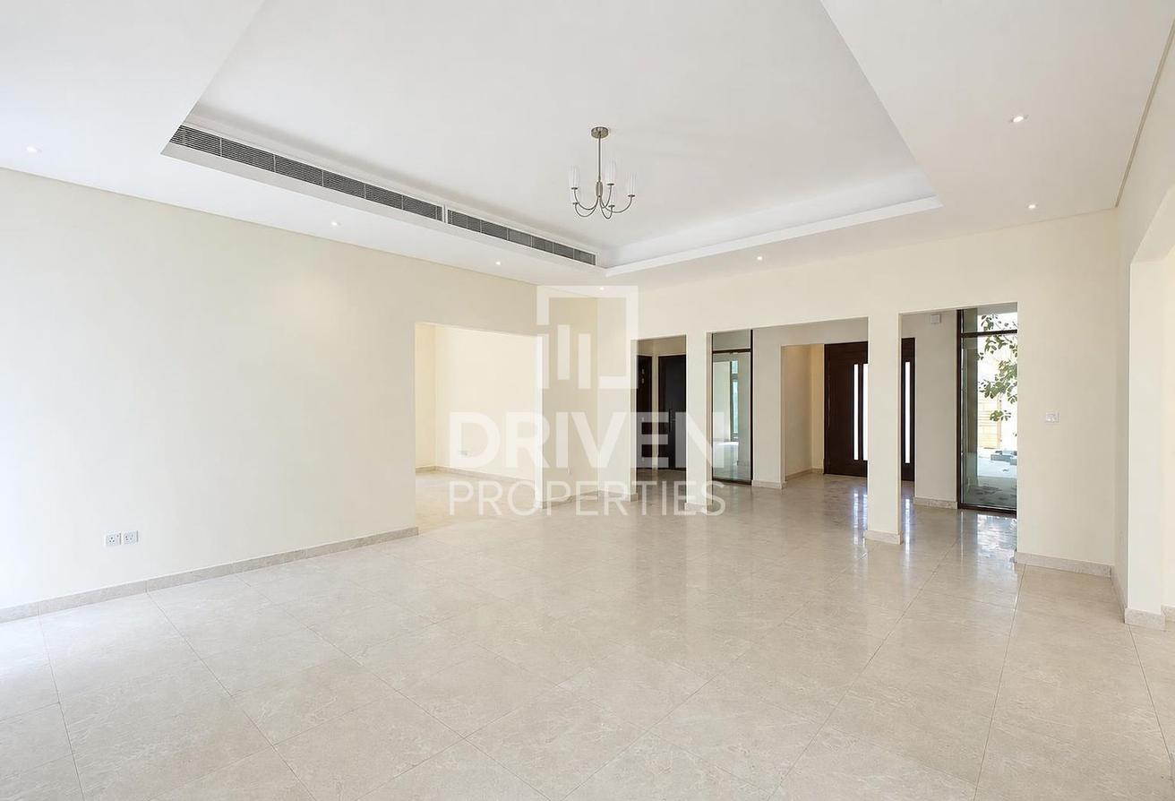 Standalone Villa | Upgraded | Spacious Living photo 5