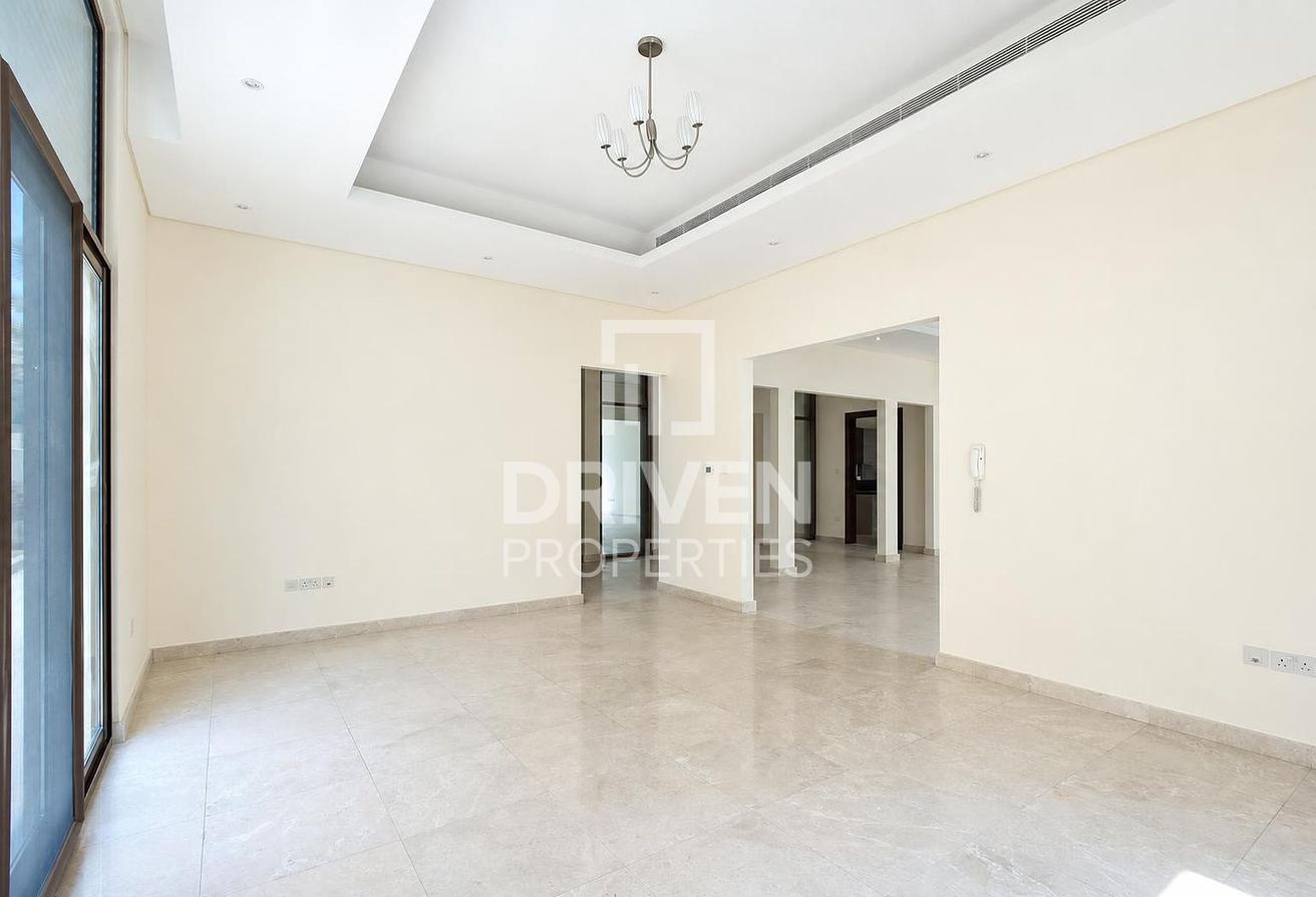 Standalone Villa | Upgraded | Spacious Living photo 8