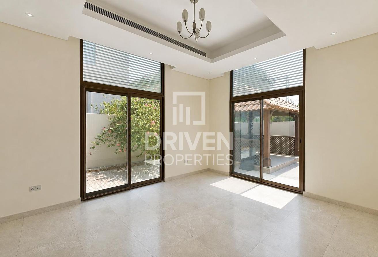 Standalone Villa | Upgraded | Spacious Living photo 6