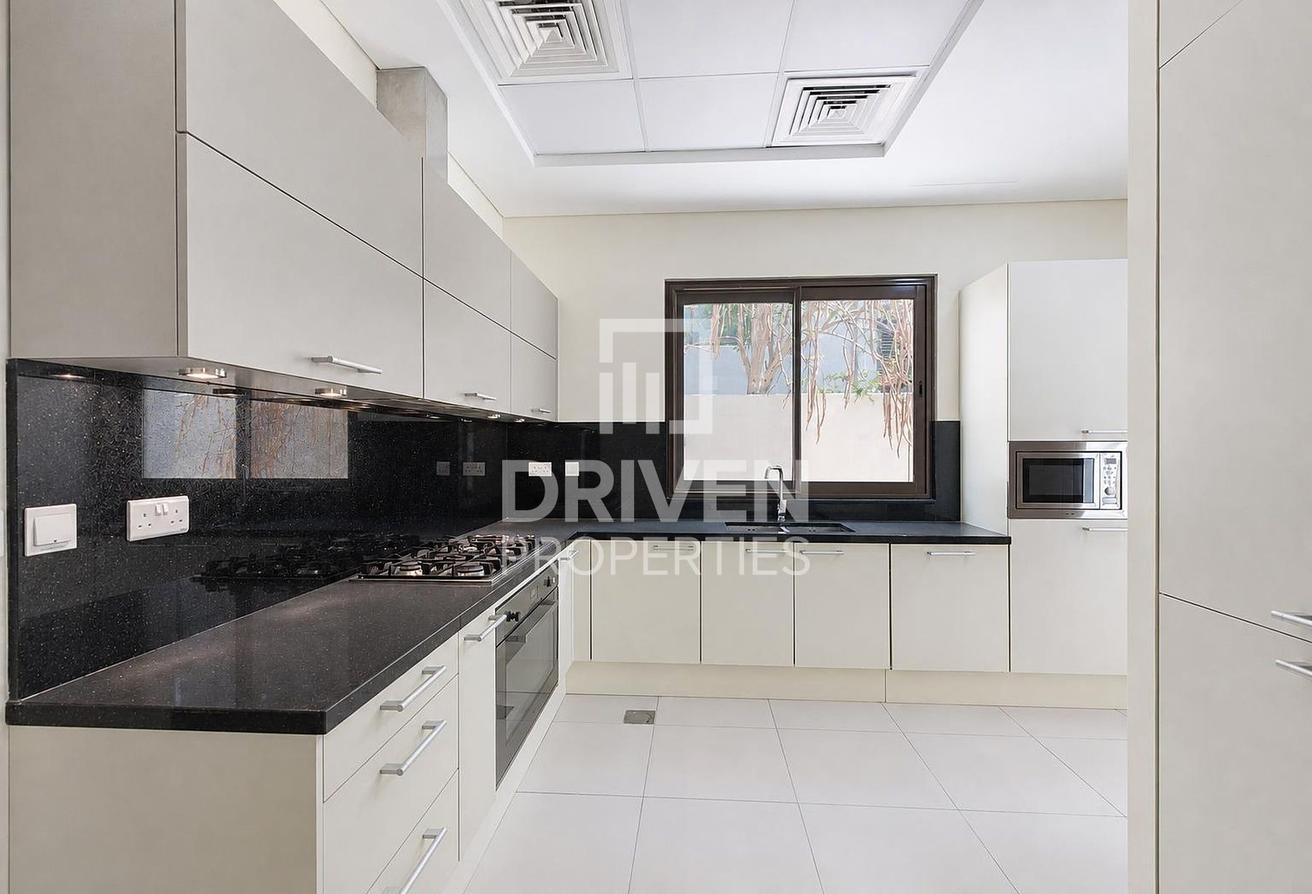 Standalone Villa | Upgraded | Spacious Living photo 22