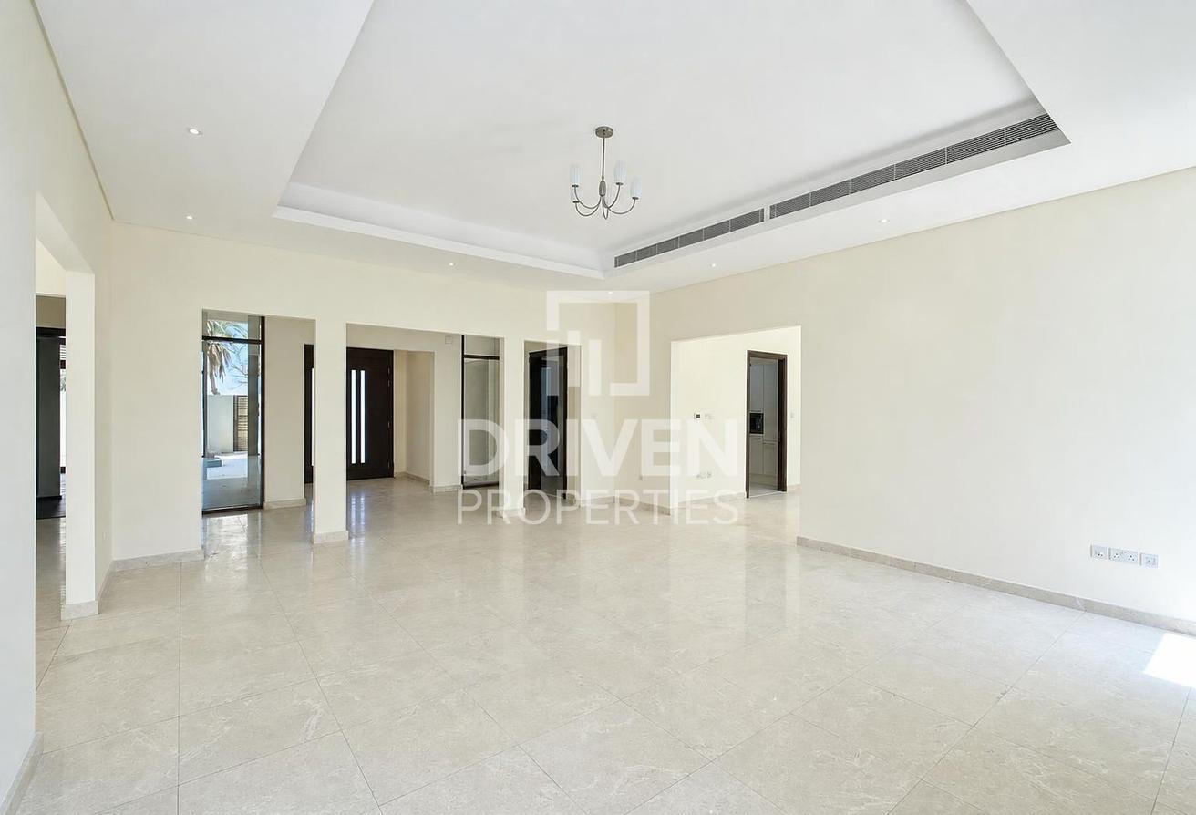 Standalone Villa | Upgraded | Spacious Living photo 4