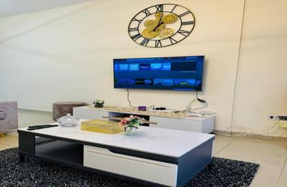 Apartment - 2 Bedrooms - 3 Bathrooms for rent in Rose Tower - Al Khan - Sharjah