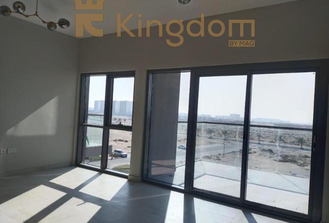 BRIGHT AND SPACIOUS | VACANT NOW | GREAT LOCATION photo 3