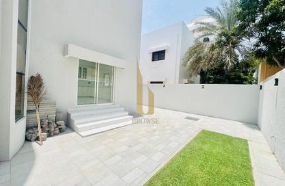 Villa - 5 Bedrooms - 5 Bathrooms for rent in Jumeirah 1 Villas - Jumeirah 1 - Jumeirah - Dubai