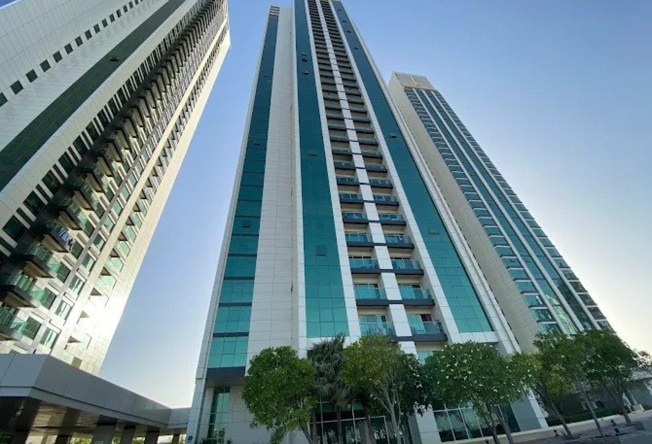 Stunning 1BR | Sea and Pool View | Prime Area