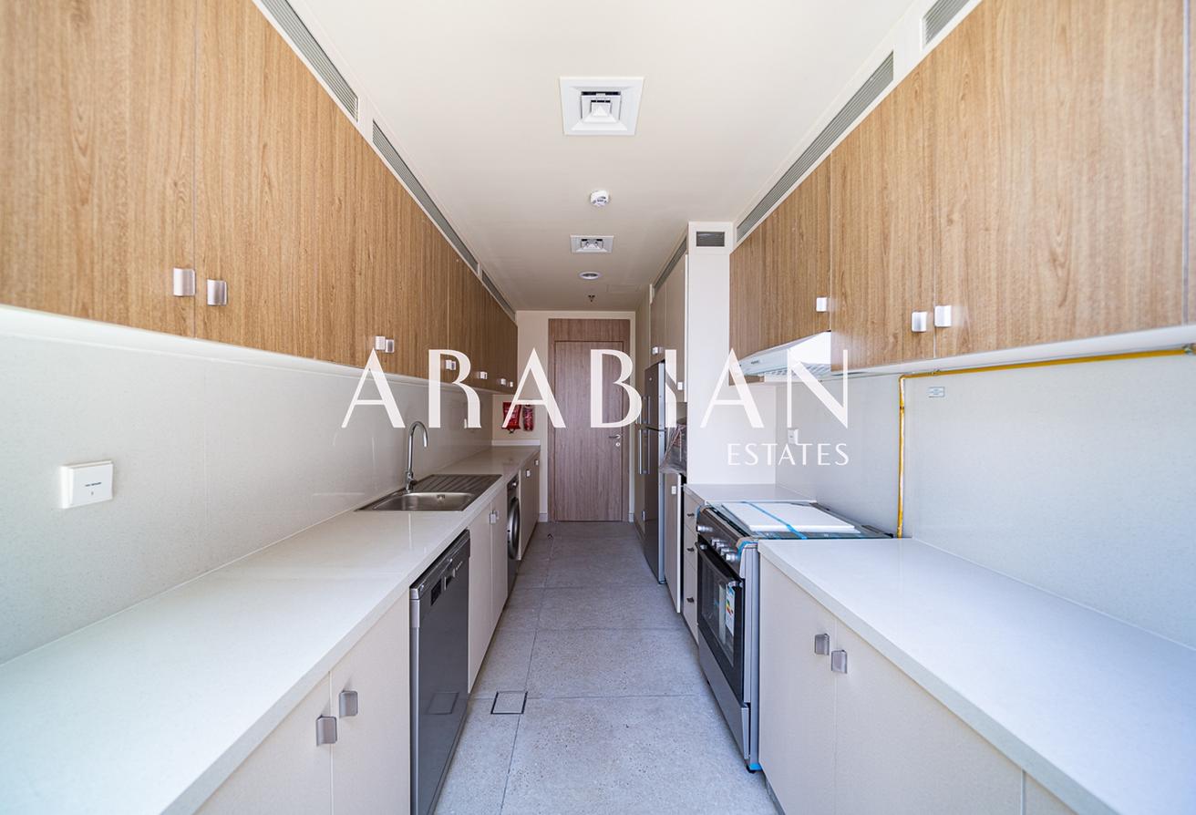 Prime Location l Vacant l Fully Furnished | Vacant photo 4