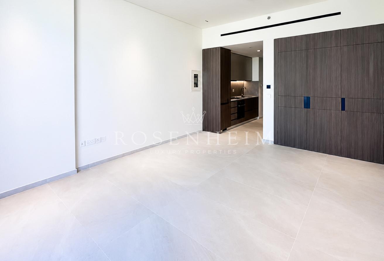 Large | High Floor | Community Views | Padel Court photo 5