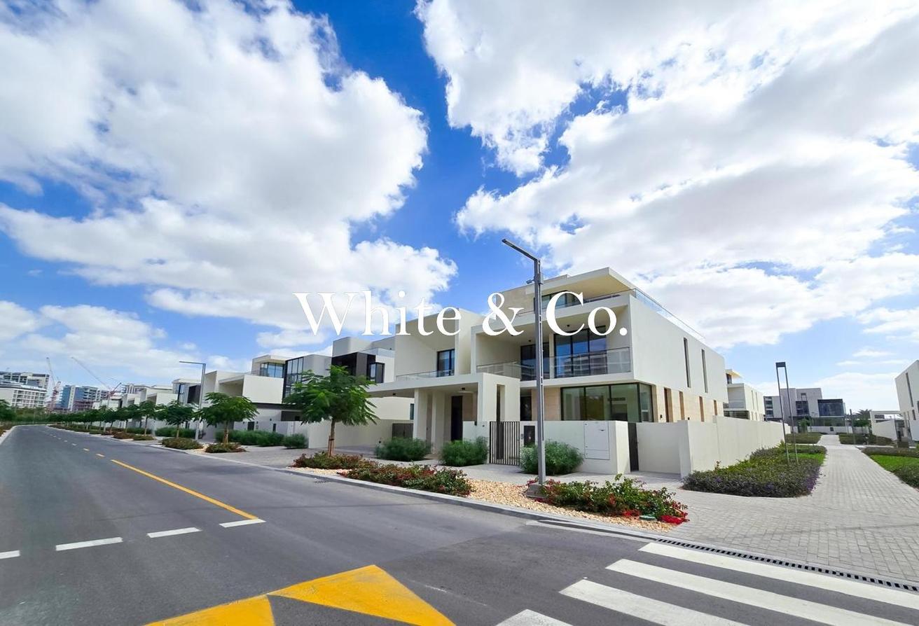 Available Now | Premium Villa | 5 Bedroom photo 15