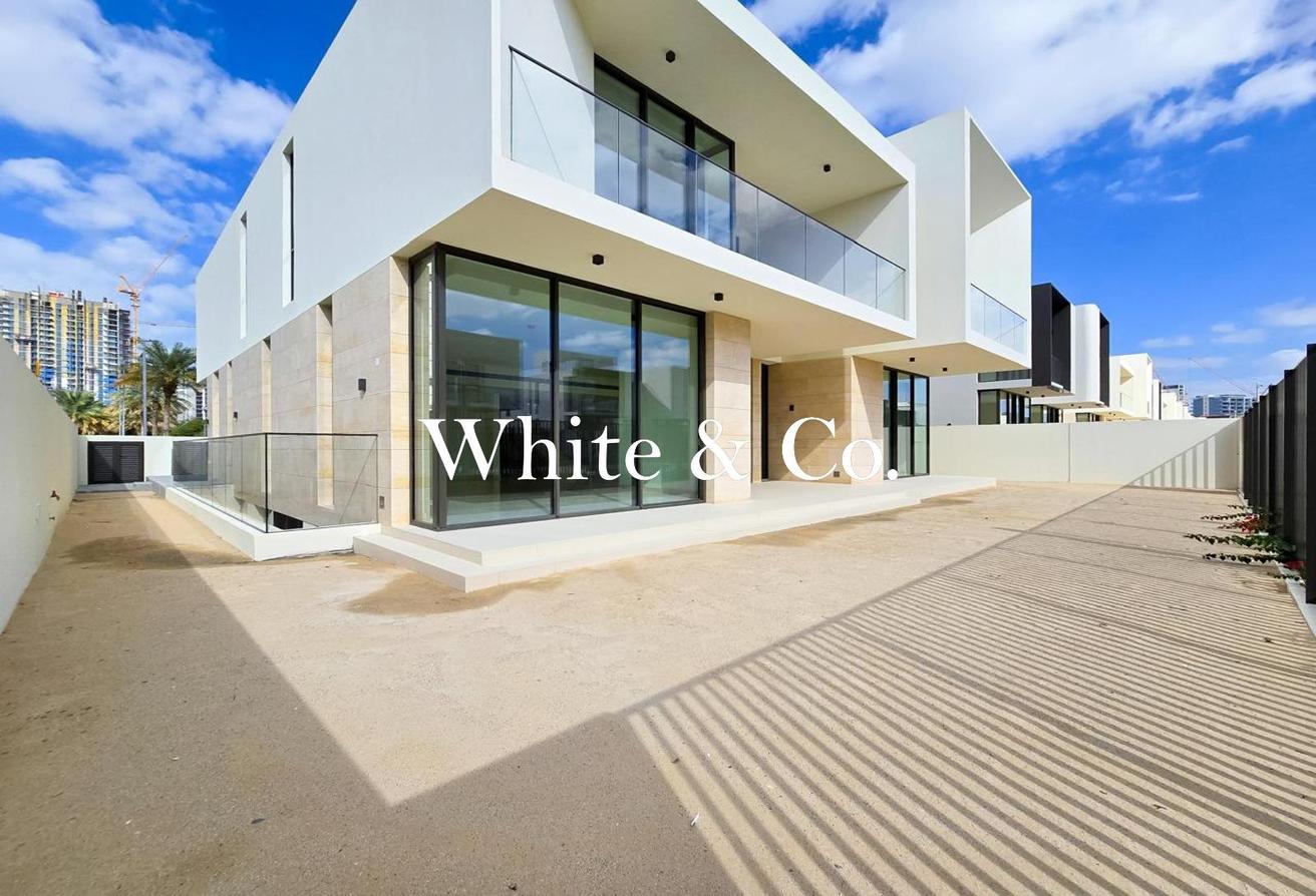 Available Now | Premium Villa | 5 Bedroom photo 9