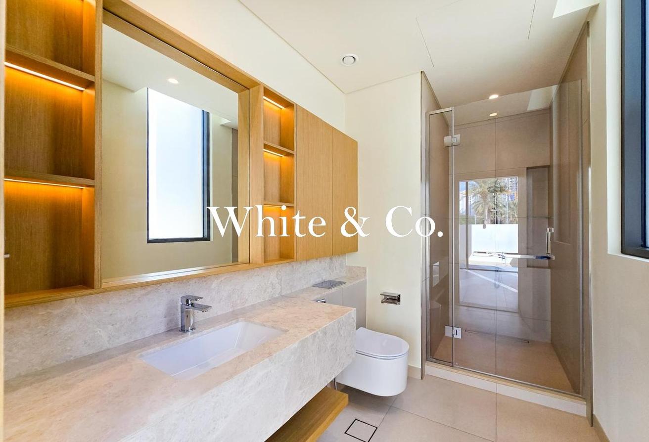 Available Now | Premium Villa | 5 Bedroom photo 7