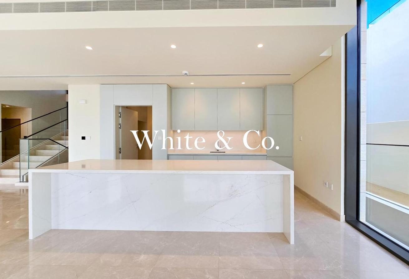 Available Now | Premium Villa | 5 Bedroom photo 4