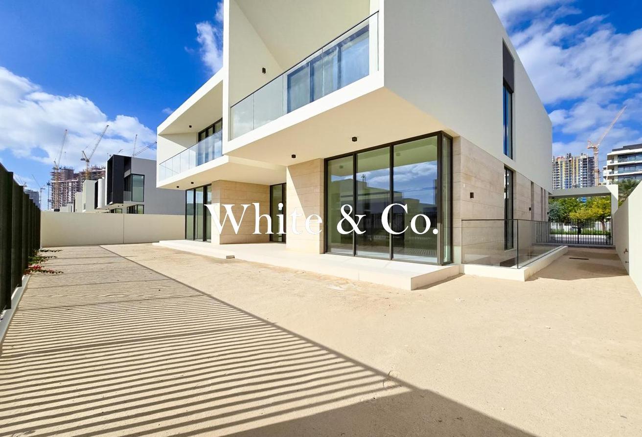 Available Now | Premium Villa | 5 Bedroom photo 10