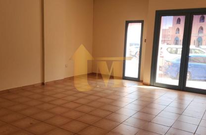 متجر - استوديو - 1 حمام للايجار في K07 - طراز يوناني - المدينة العالمية - دبي