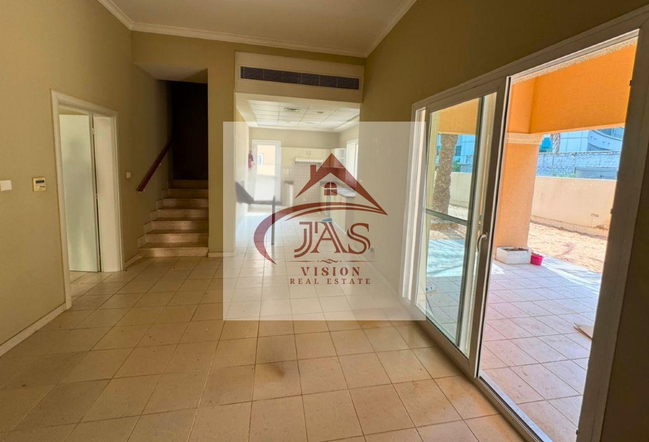 Spacious 4BHK | Private Garden | Gated Community photo 4